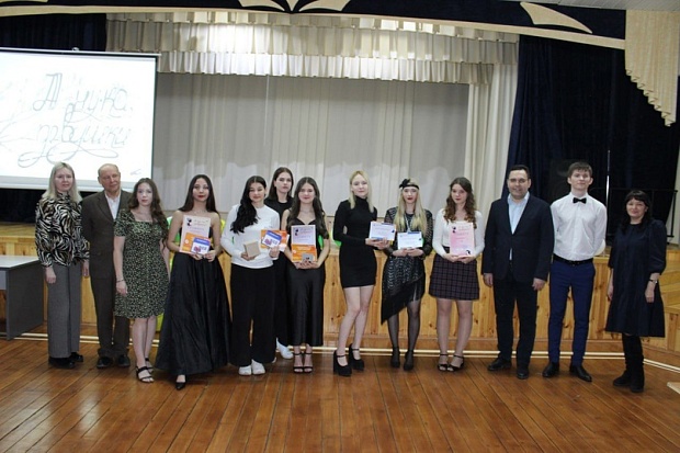 В Башкирском экономико-юридическом колледже прошел конкурс «А ну-ка, девушки!». 